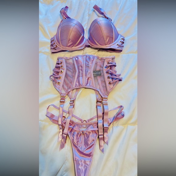 Bra & thong - Picture 6 of 6